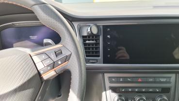 Preview: RS-Mount, fahrzeugspezifischer Handyhalter passend für Seat Ateca und Ateca Cupra links neben Bildschirm, Made in Germany